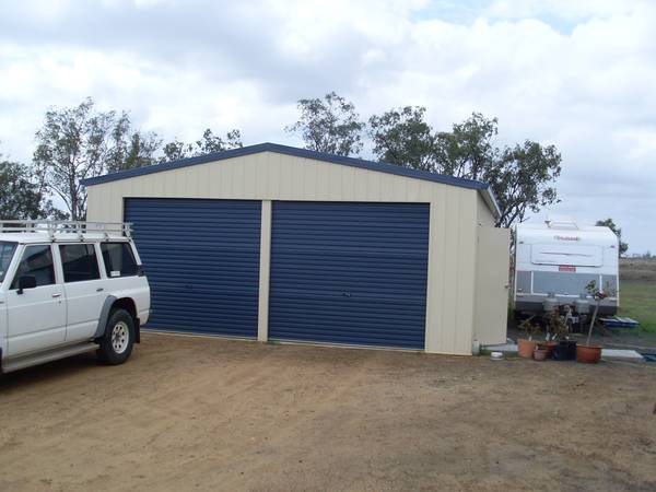 RENOVATED ON ACREAGE Picture 3