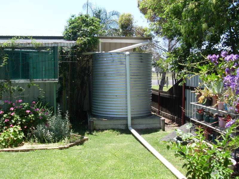 WANT TO BE CLOSE TO WORK Picture 2