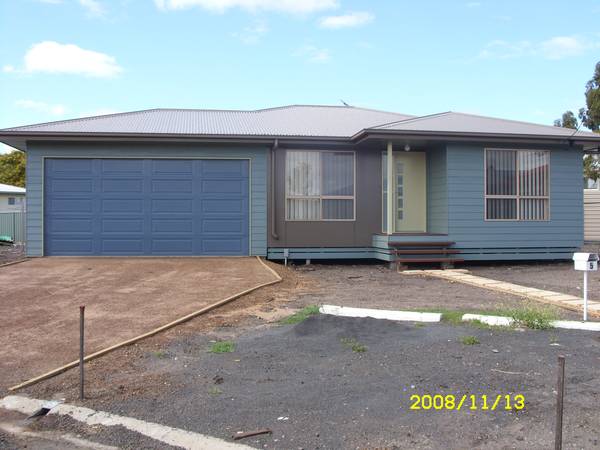 Chalthom Place Picture 1