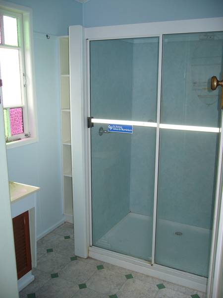 Close to school and shops Picture Close to school and shops Picture