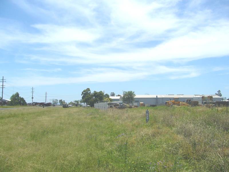 INDUSTRIAL LAND Picture 3