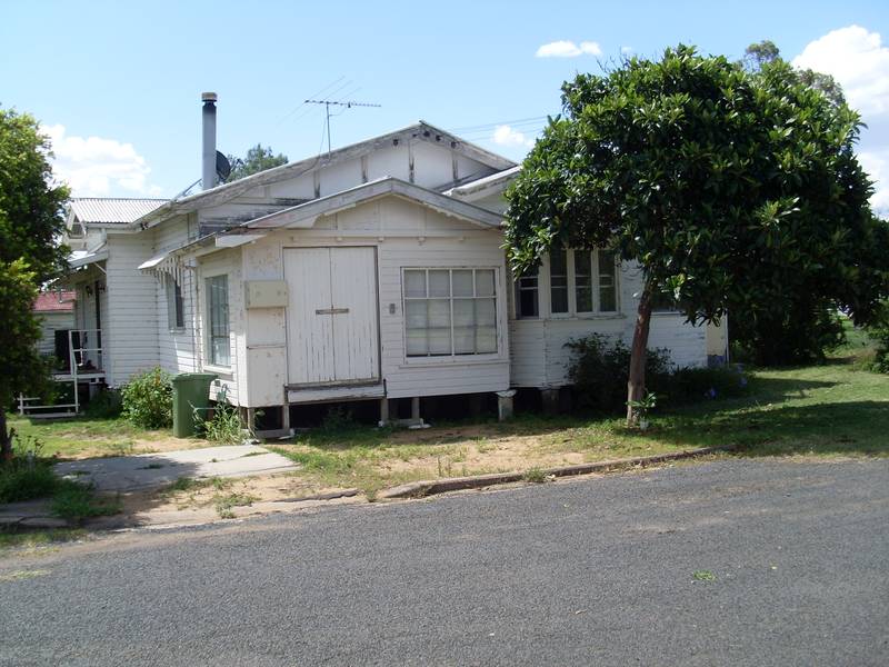 GREAT TO RENOVATE Picture 3