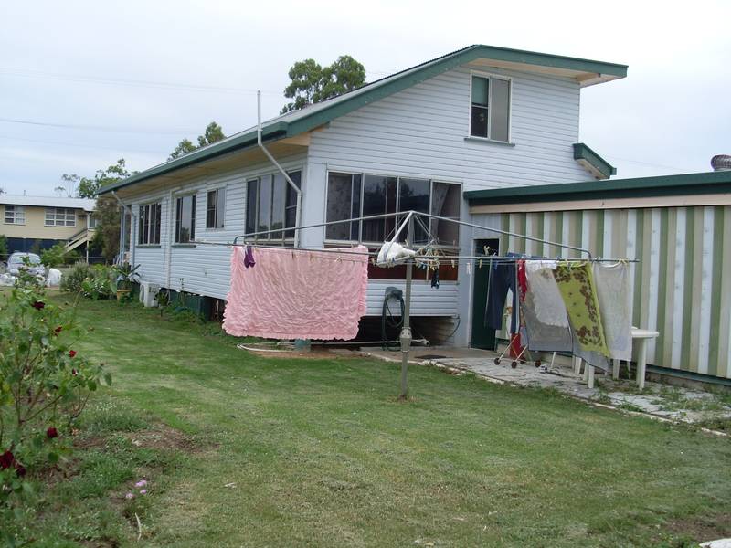 PLENTY OF ROOM AND IN A GOOD POSITION Picture 3