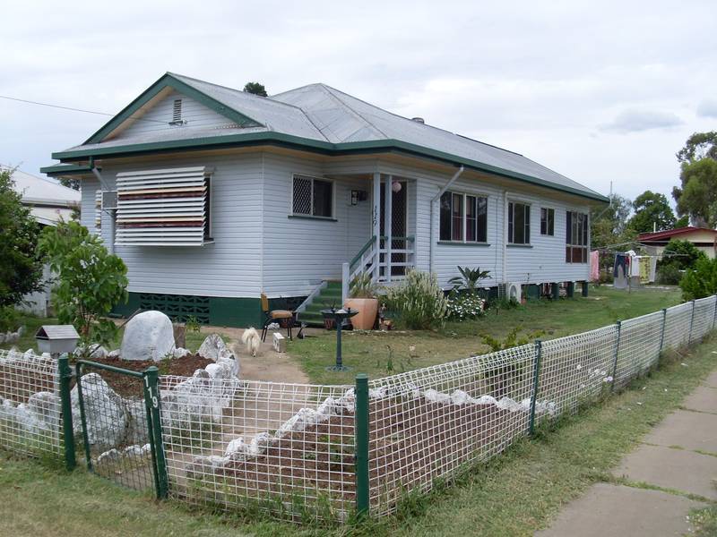 PLENTY OF ROOM AND IN A GOOD POSITION Picture 1