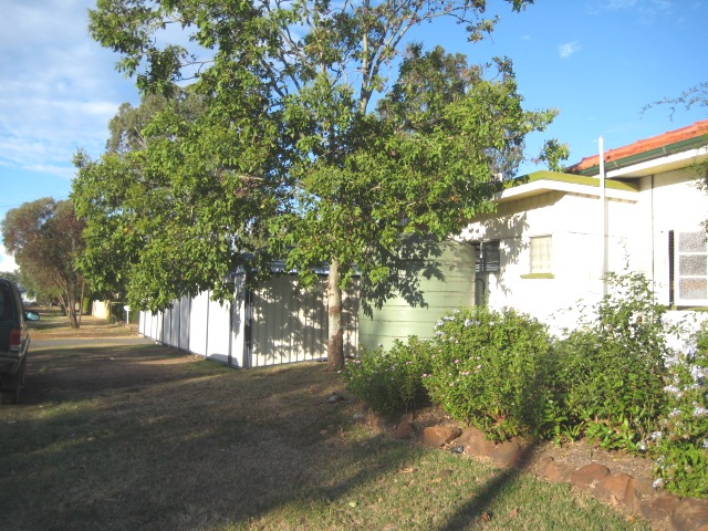 HANDY TO TOWN Picture 3