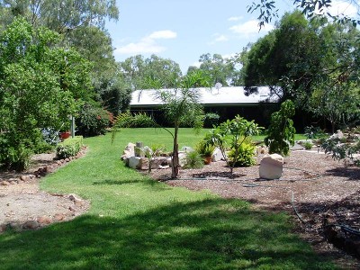 OUTSTANDING PROPERTY ON 3 ACRES Picture