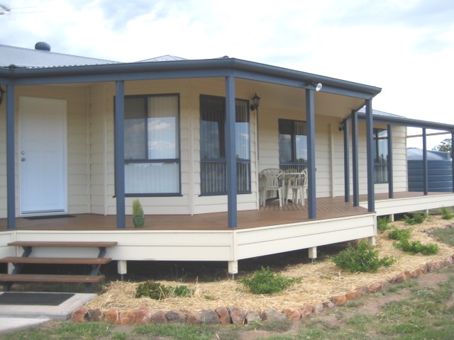 WELL PRICED COUNTRY COMBO Picture 2