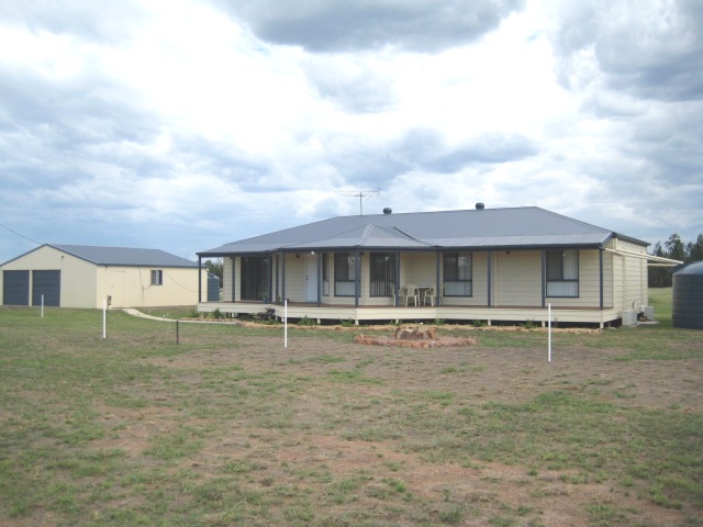 WELL PRICED COUNTRY COMBO Picture 3