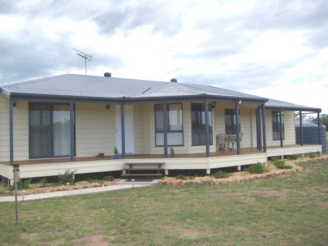 WELL PRICED COUNTRY COMBO Picture 1