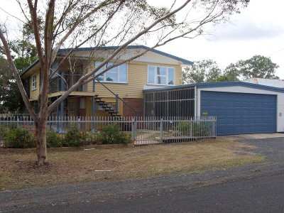 Large home close to town. Picture