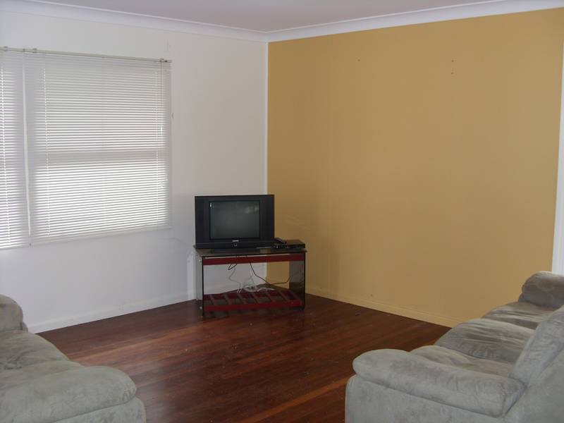 Large home close to town. Picture 3