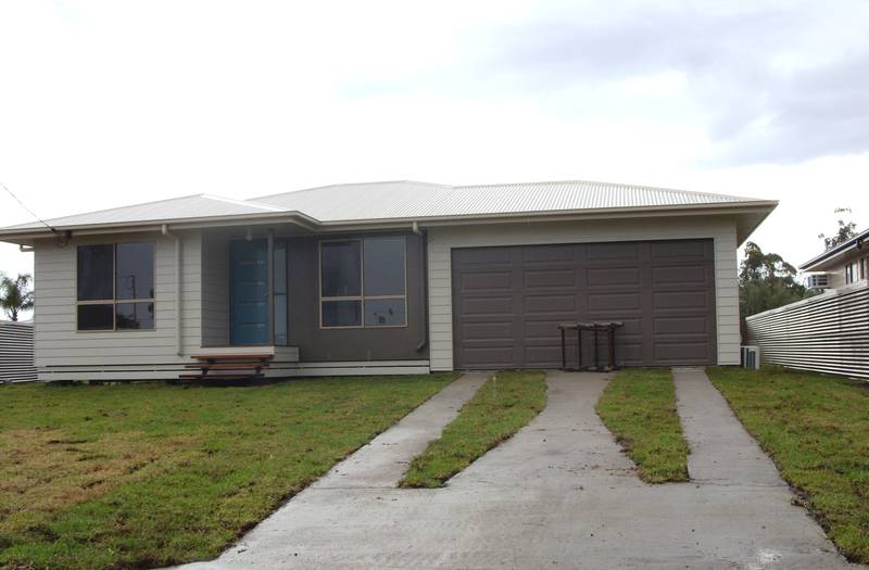 Near new family home. Picture 1