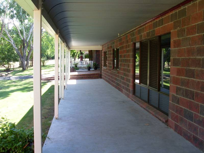 OUTSTANDING PROPERTY Picture 3