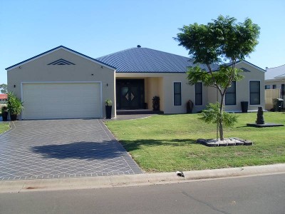 PRESTIGE HOME IN THE BEST STREET IN TOWN Picture