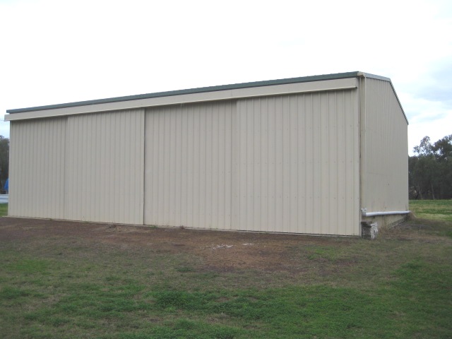 SHED AND LAND Picture 2