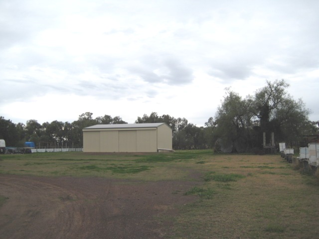 SHED AND LAND Picture 1