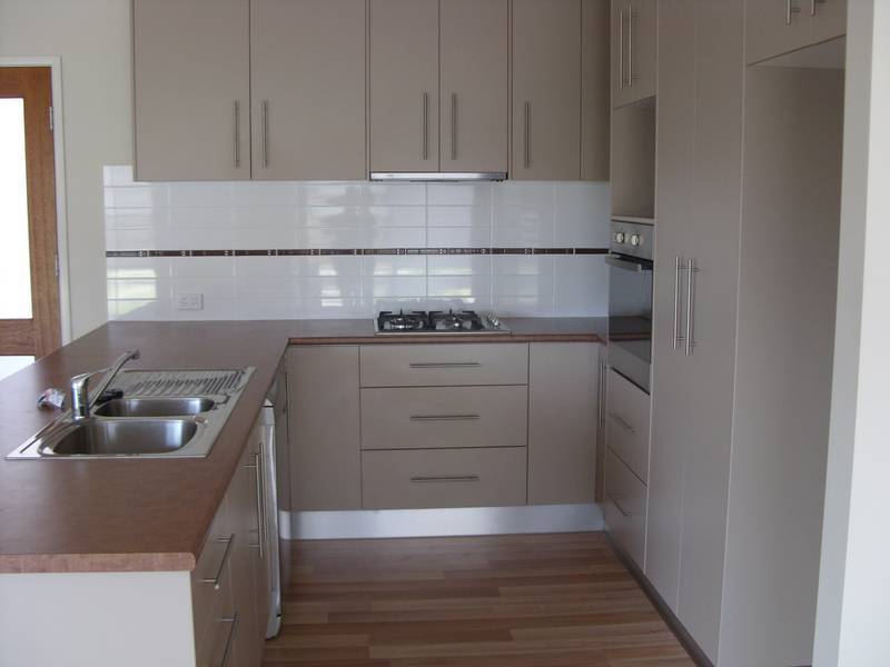 Near New Medium Family Home Picture 2