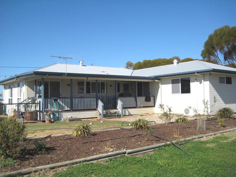 COUNTRY LIVING AT ITS BEST Picture 2