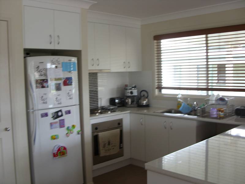 FAMILY HOME WITH TWO WEEKS FREE RENT. Picture 2