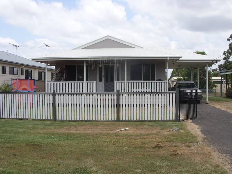 FAMILY HOME WITH TWO WEEKS FREE RENT. Picture 1