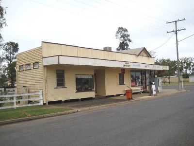 FOR SALE - LARGE RESIDENCE, SHOP AND STOCK Picture FOR SALE - LARGE RESIDENCE, SHOP AND STOCK Picture