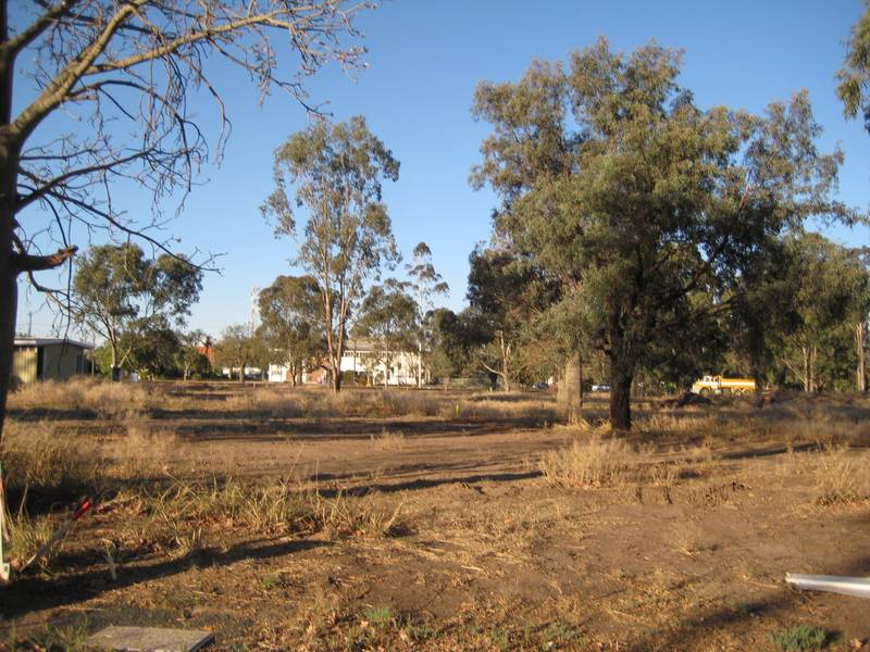 OFF THE PLAN - Turn holding deposit into capital growth. Picture 1