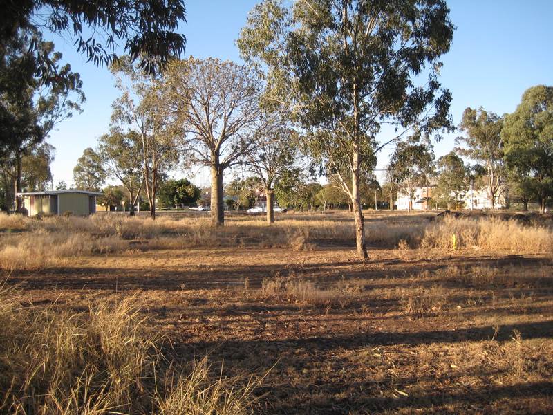 OFF THE PLAN - Turn holding deposit into capital growth. Picture 2