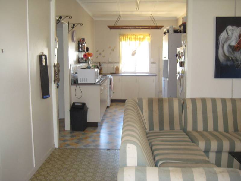 FOR THE SMART YOUNG HOMEMAKER Picture 3