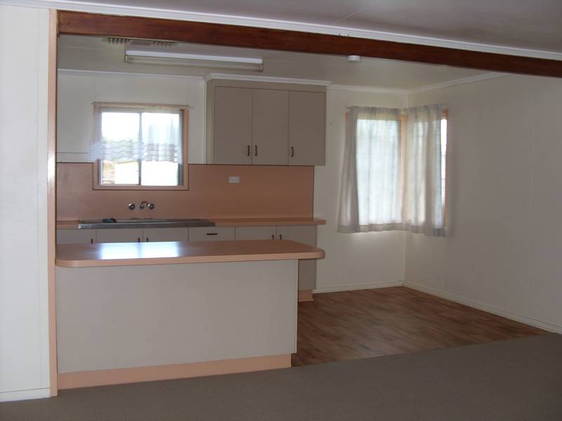 Walk the kids to school. Picture 3