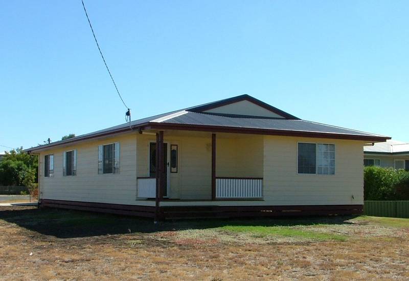 Modern home on corner block Picture 1