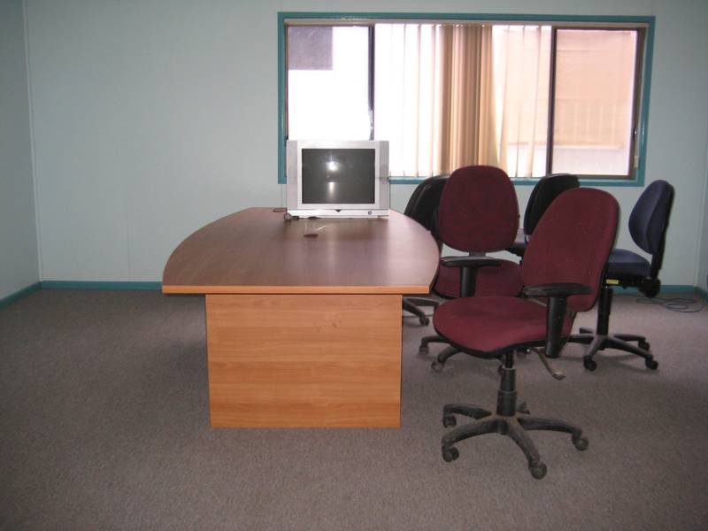 OFFICE SPACE TO LET Picture 2