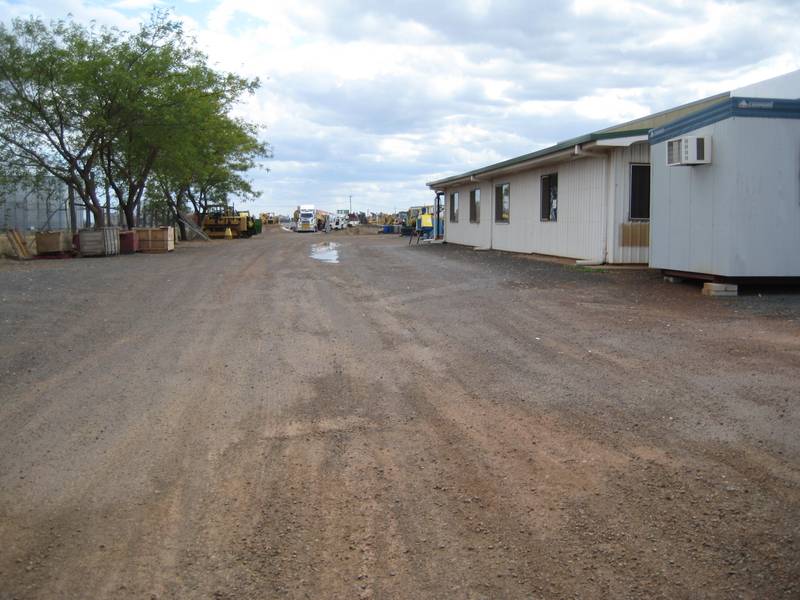 OFFICE SPACE TO LET Picture 3