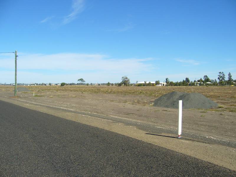 COUNTRY LIVING WITH THE CITY CONVENIENCES Picture 3