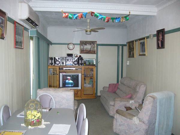 LARGE HOME WITH OPTIONS Picture 2