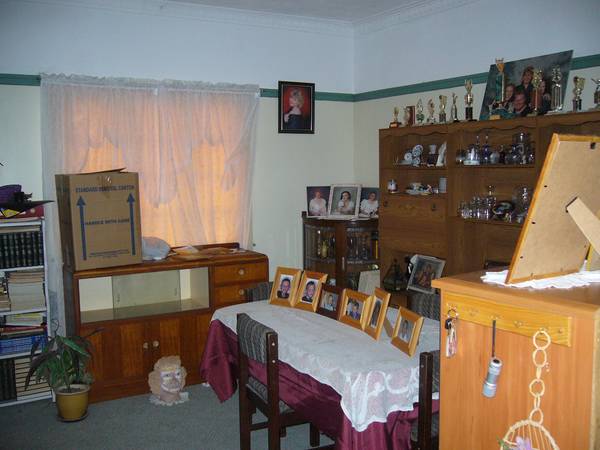 LARGE HOME WITH OPTIONS Picture 3