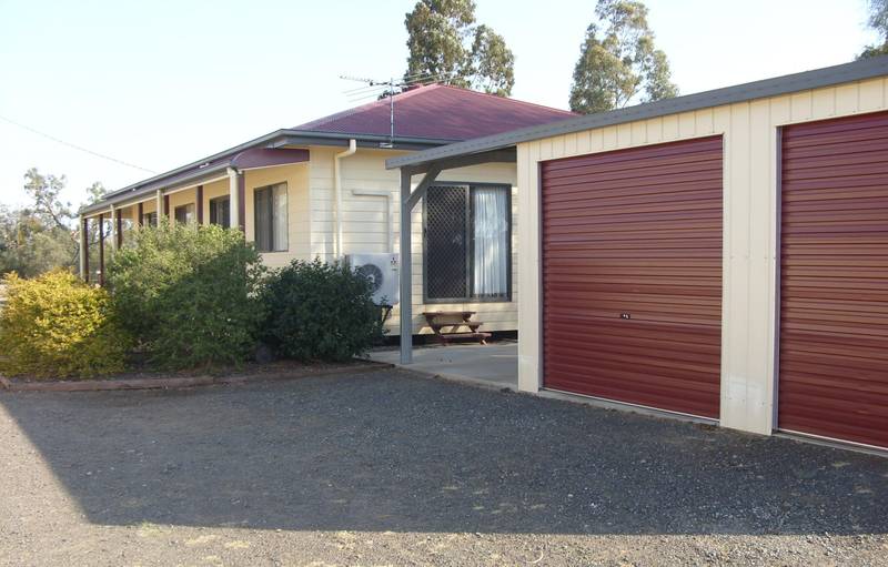 Great home with storage shed Picture 3