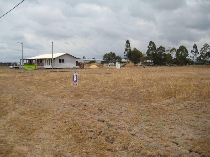 LARGE ACREAGE BLOCK IN TOWN Picture 3