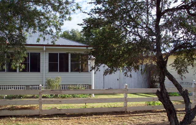 FAMILY HOME IN MITCHELL Picture 3