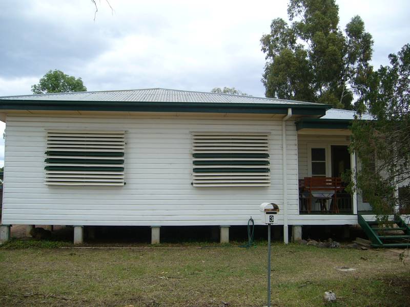 PRICED BELOW $250,000. Picture 2