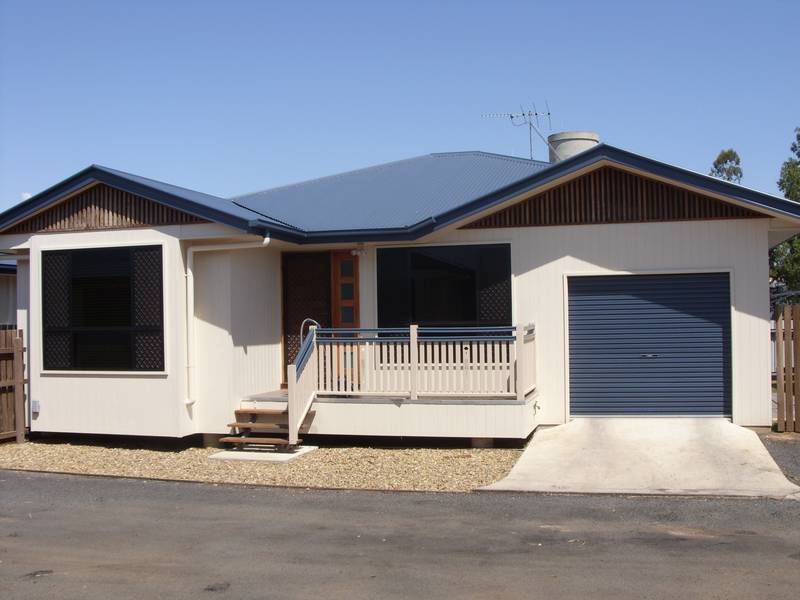 Near New Town House Picture 1