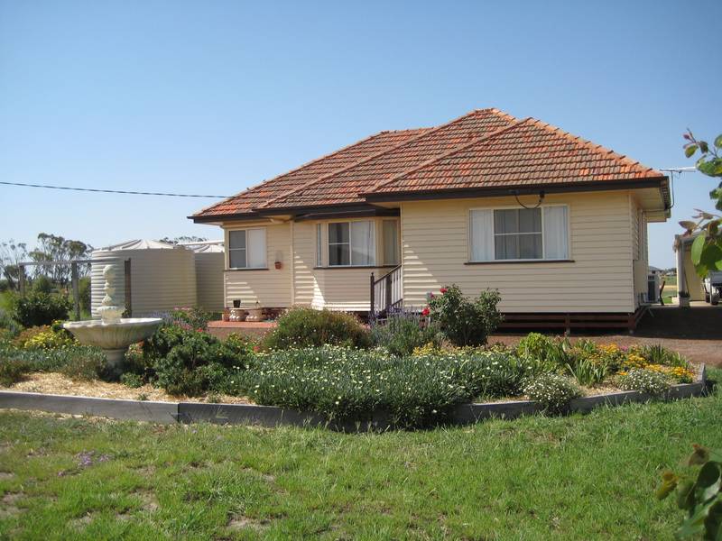 SETTLE ON SEYMOURS Picture 1