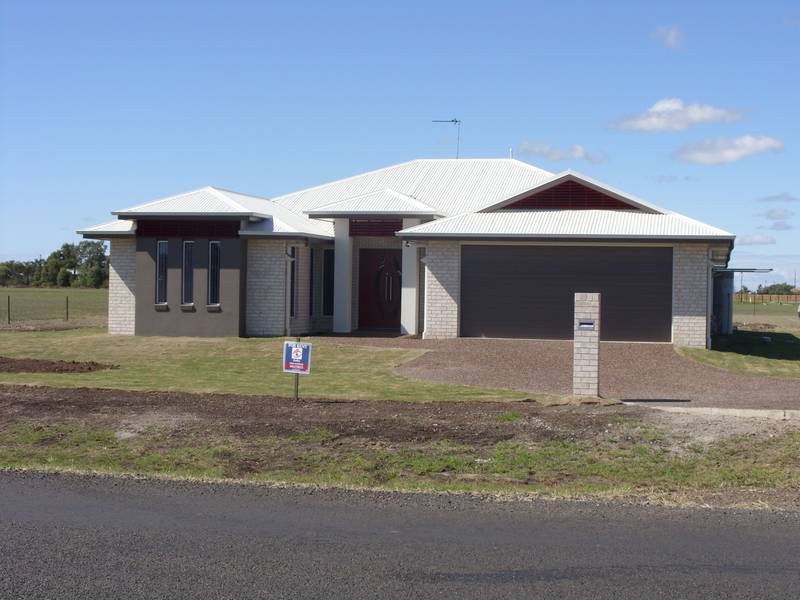 Near New Home On Large Block Picture 1