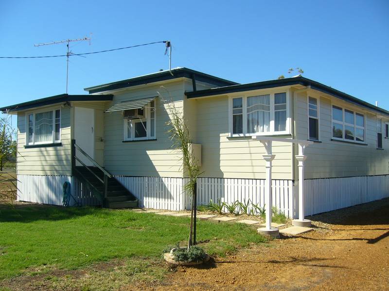 Quiet Street Close to Town Picture 1