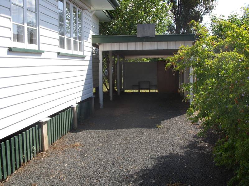 Walk the kids to school. Picture 2