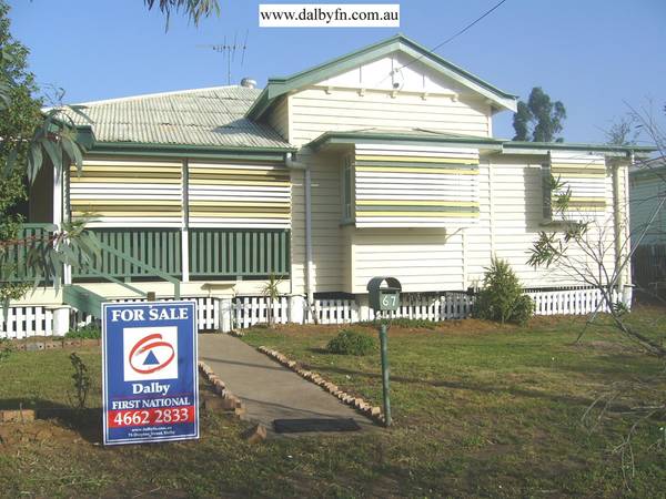 RESIDENCE WITH COMMERCIAL ZONING Picture 1