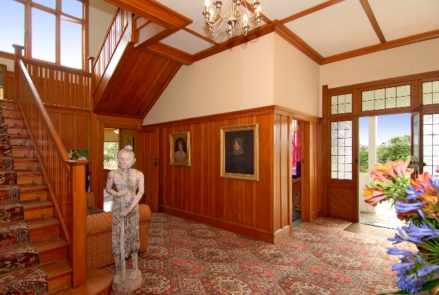 STATELY ELEGANCE Picture 2