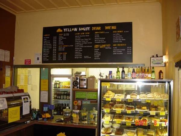 VINCENTS YELLOW HOUSE CAFE Picture 2