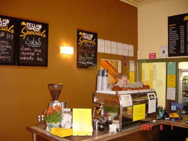 VINCENTS YELLOW HOUSE CAFE Picture 3