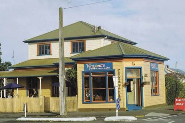 VINCENTS YELLOW HOUSE CAFE Picture 1