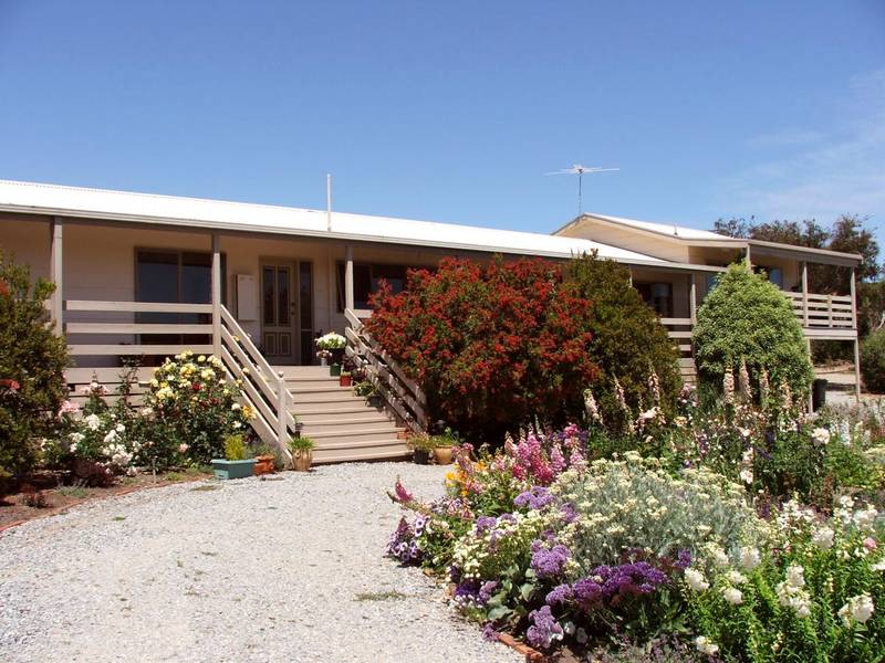 STUNNING HOME WITH DUAL LIVING Picture